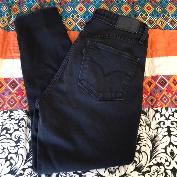 Levi’s 721 High Rise Skinny w/ Raw Hem - Picture 4 of 4